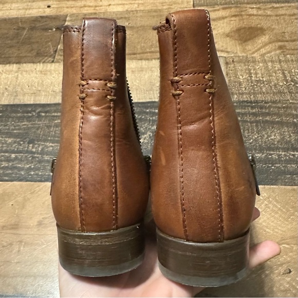 Frye ‘Carly’ Zip Chelsea Boot - Picture 7 of 9